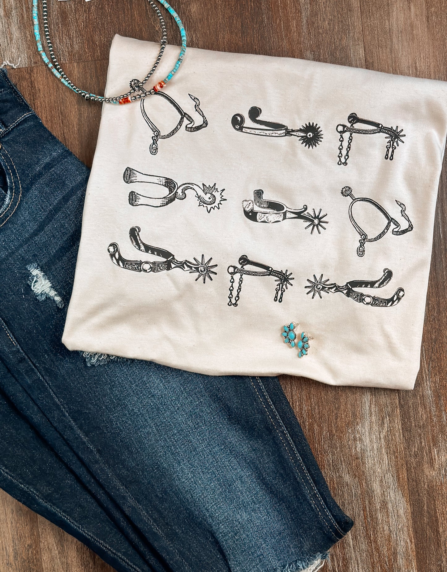 Spurin tee with black spurs