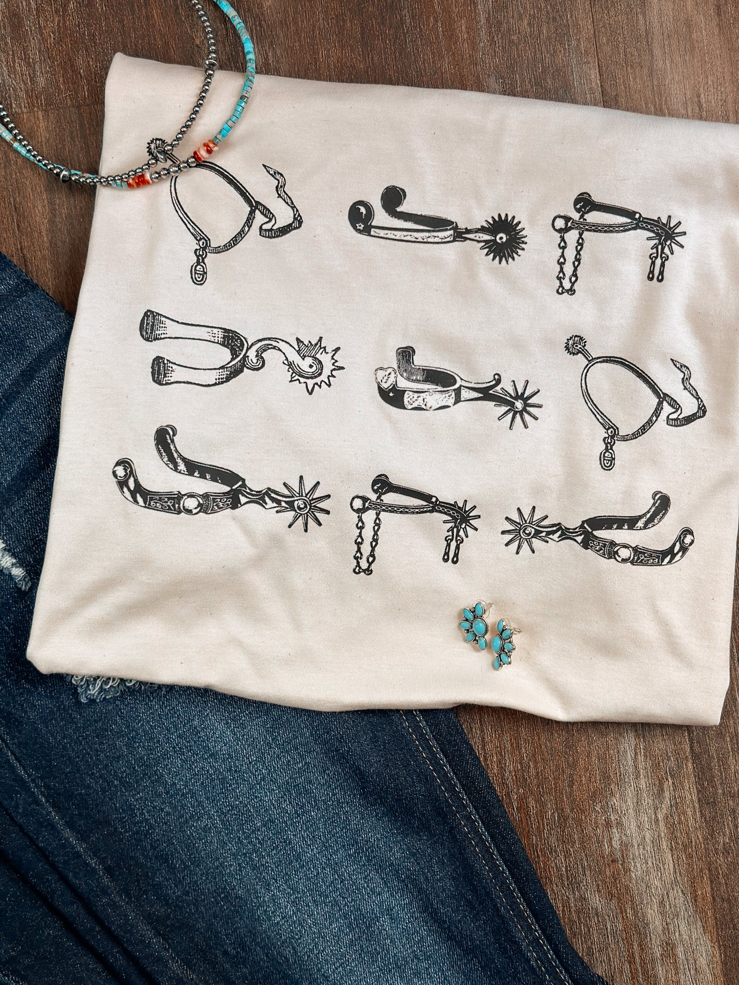 Spurin tee with black spurs